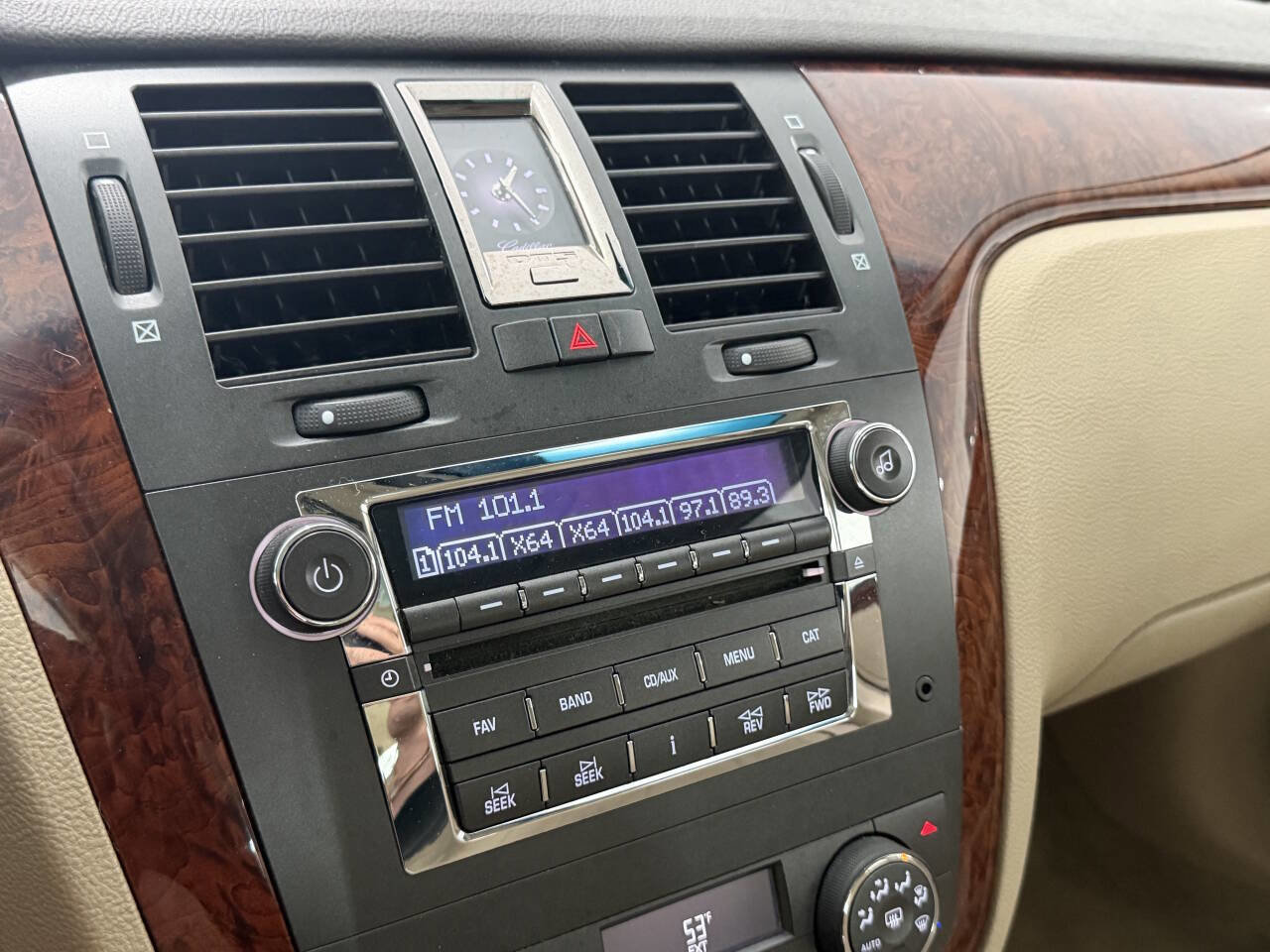 Used 2007 Cadillac DTS Luxury I w/ Trunk Convenience Package FWD image 31