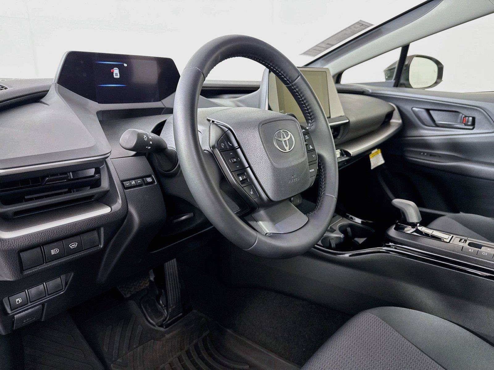 Certified 2025 Toyota Prius LE FWD image 4