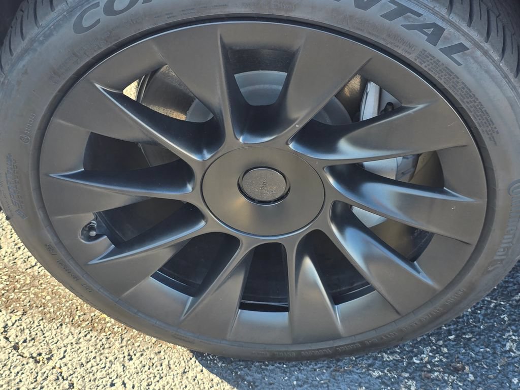 Used 2023 Tesla Model Y 2WD image 23
