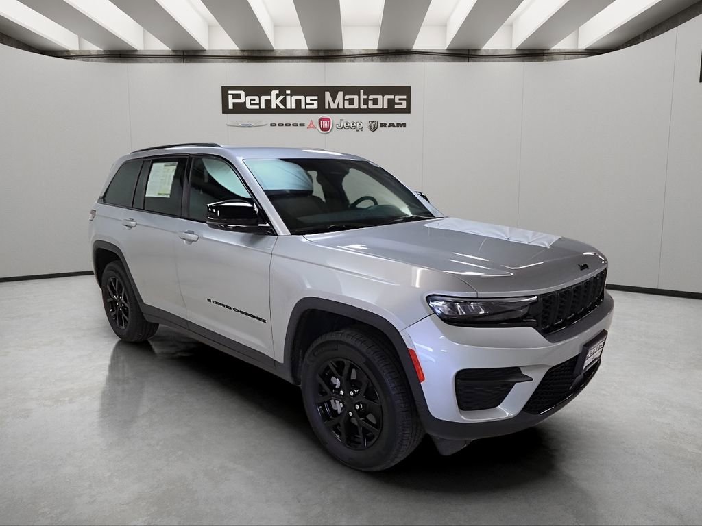 Used 2025 Jeep Grand Cherokee Altitude image 7