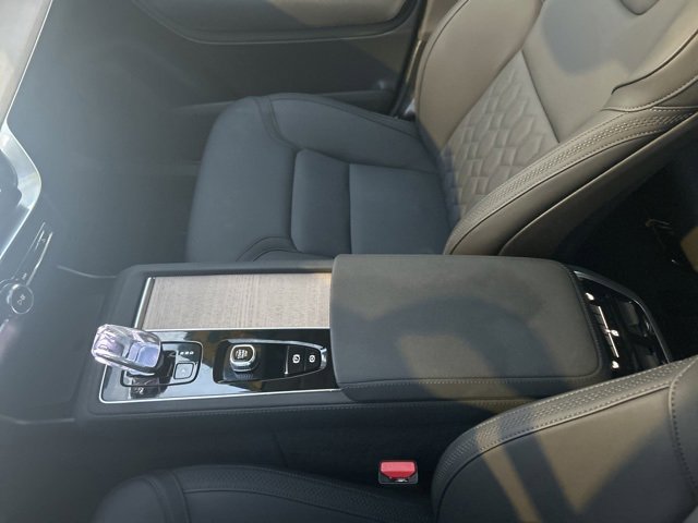Certified 2025 Volvo XC90 B6 Plus image 26