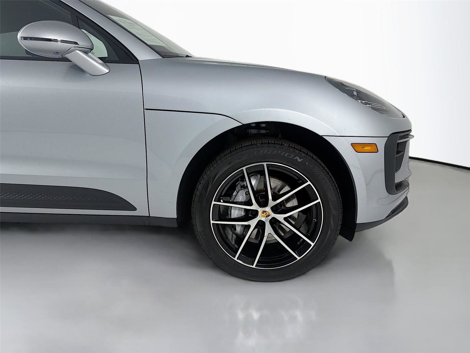 Certified 2025 Porsche Macan image 28