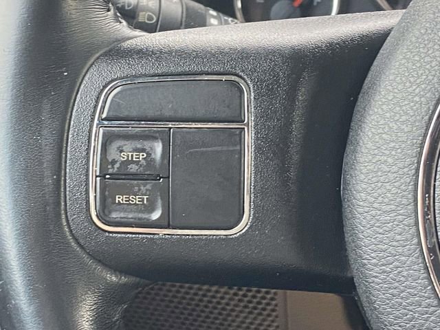 Used 2018 Jeep Wrangler Unlimited Sahara image 16