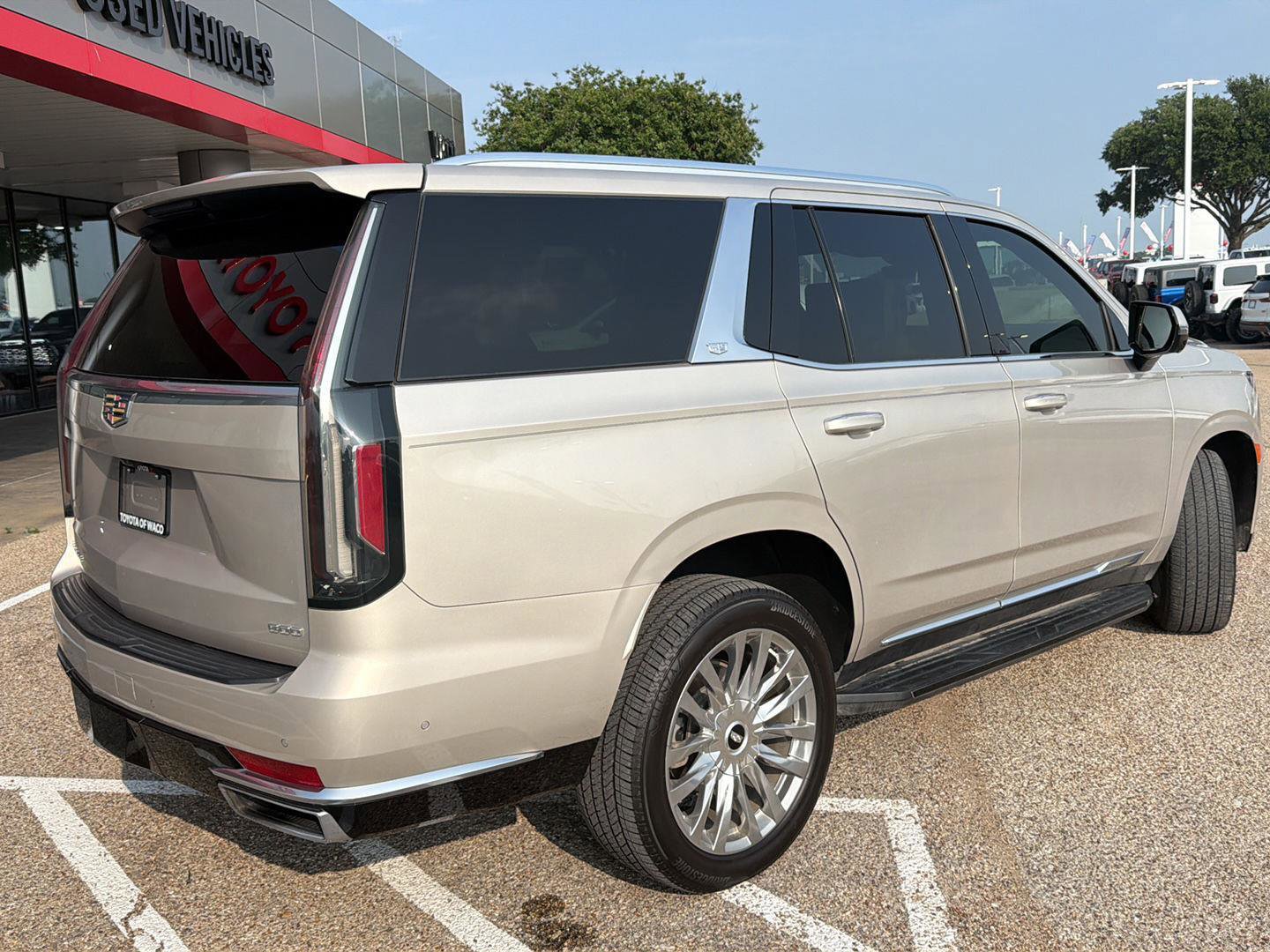 Used 2021 Cadillac Escalade Premium Luxury w/ Performance Package RWD image 3
