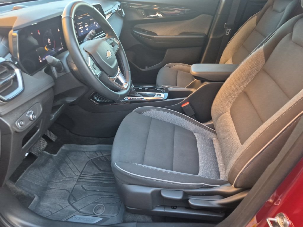 Used 2024 Chevrolet TrailBlazer LT w/ LT Cold Weather Package AWD/4WD image 18
