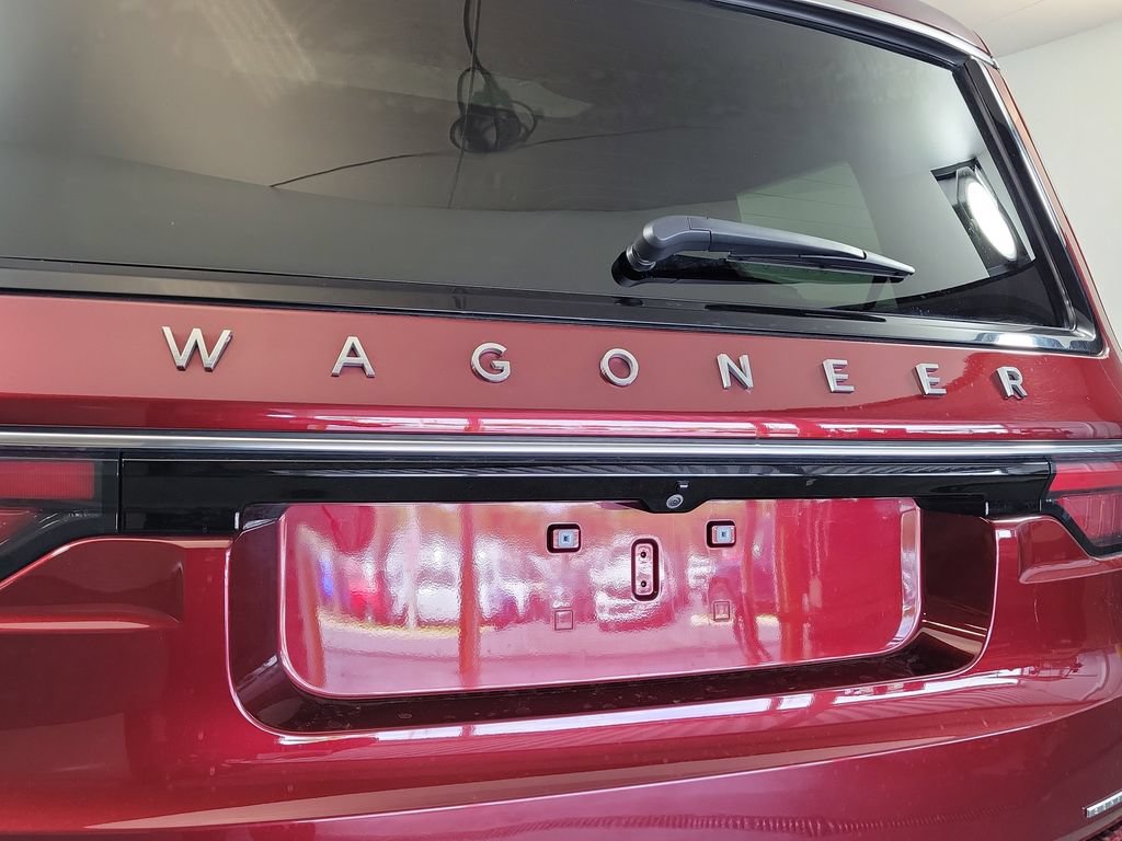 Used 2024 Jeep Wagoneer Series III w/ Premium Group I AWD/4WD image 7