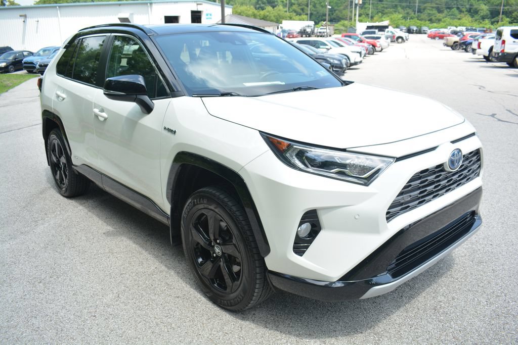 Used 2021 Toyota RAV4 XSE AWD/4WD image 4