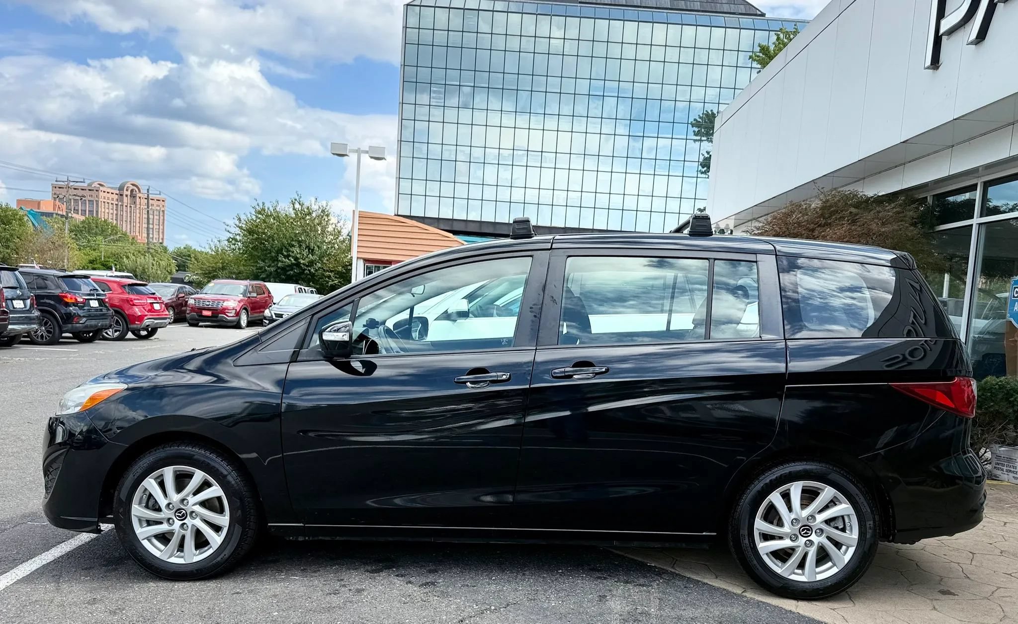 Used 2014 MAZDA MAZDA5 Sport FWD image 4