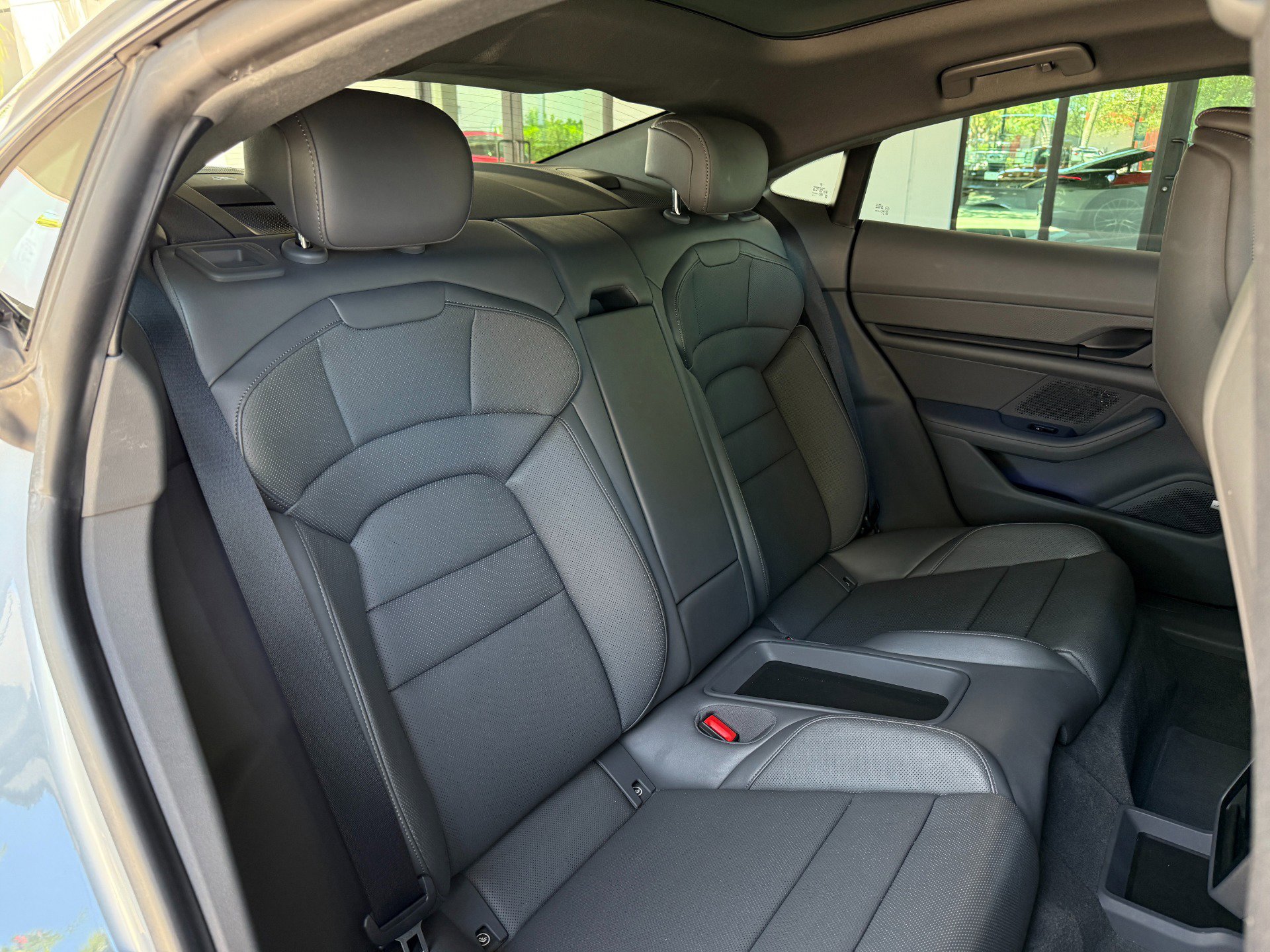 Used 2022 Porsche Taycan image 29