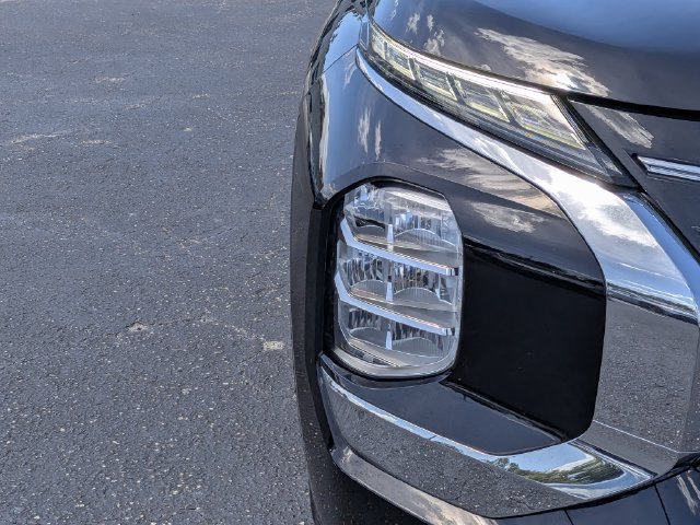 Used 2025 Mitsubishi Outlander ES FWD image 9