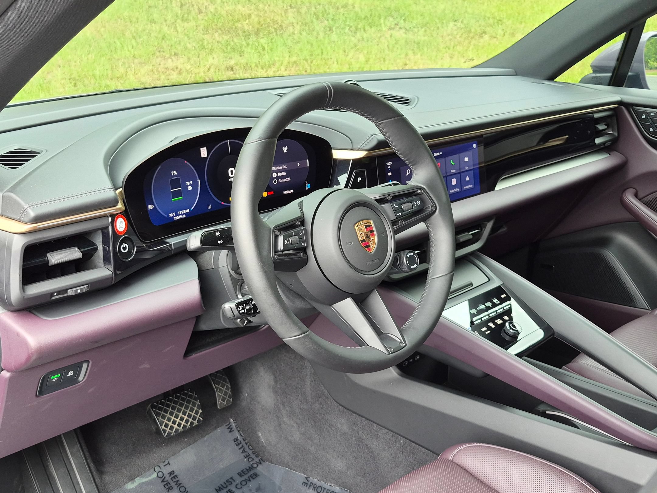 Certified 2025 Porsche Macan 4 Electric AWD/4WD image 4