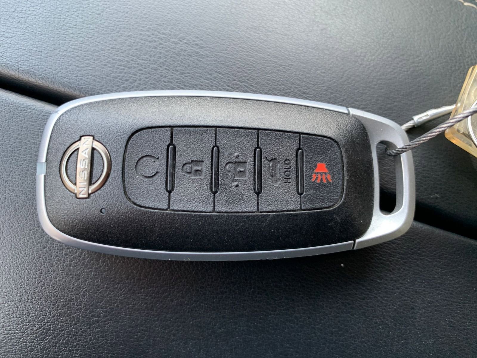 Used 2025 Nissan Rogue SV image 21