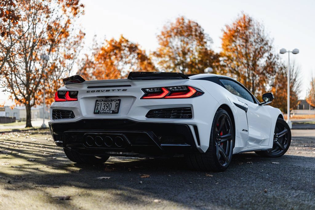 Used 2024 Chevrolet Corvette Z06 w/ Stealth Interior Trim Package RWD image 11