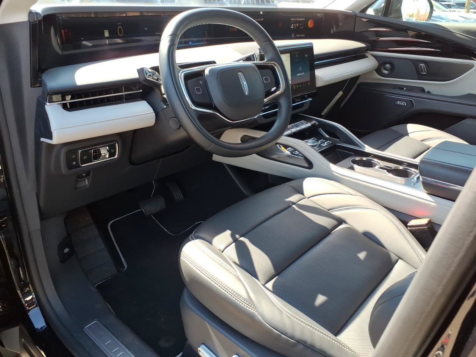 Used 2025 Lincoln Nautilus Premier w/ Equipment Group 102A AWD/4WD image 12