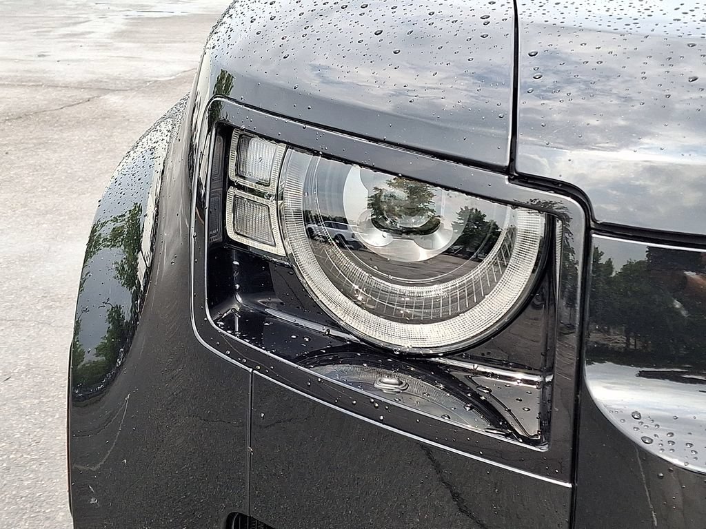 Used 2025 Land Rover Defender 130 V8 AWD/4WD image 11