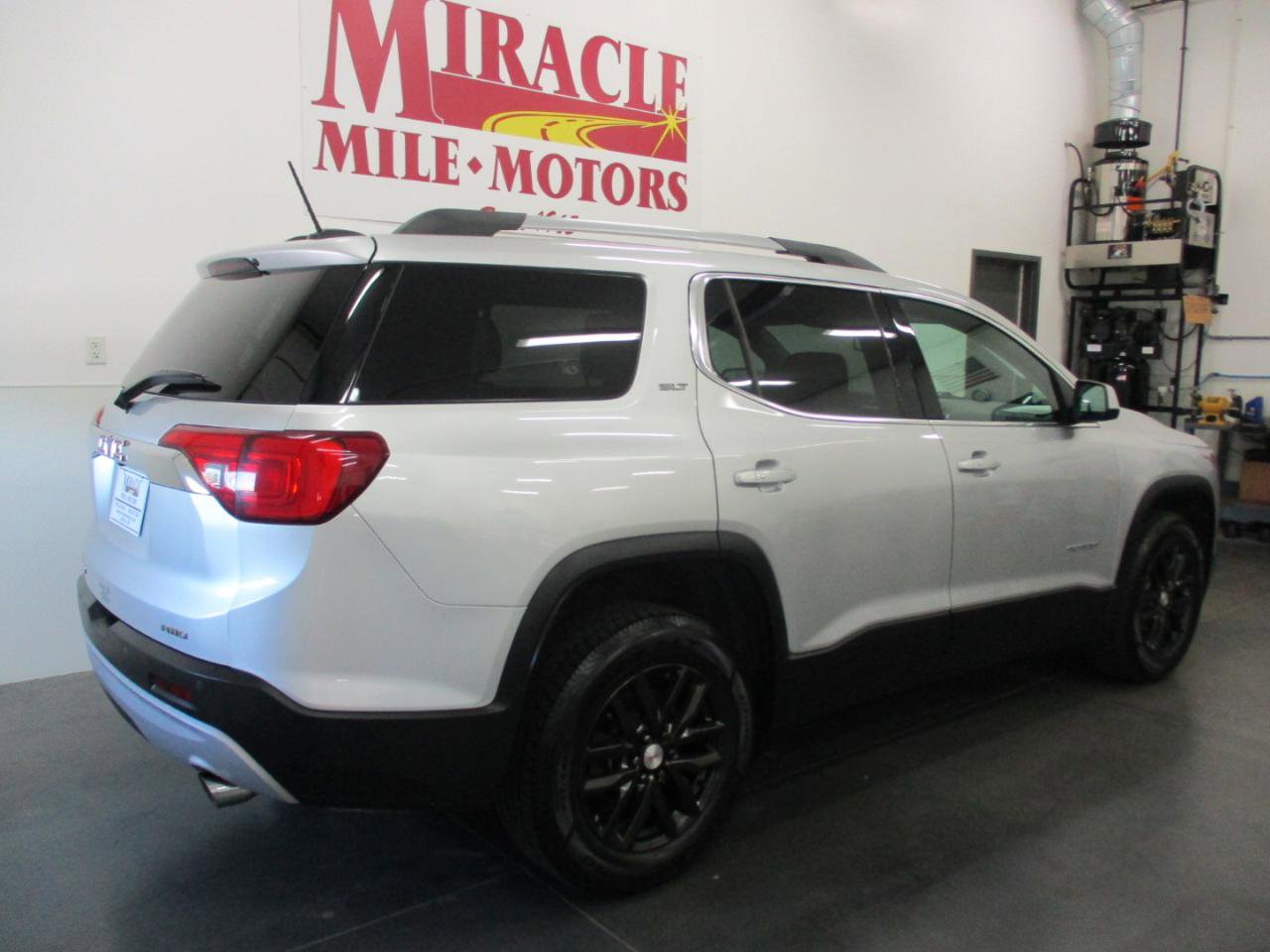 Used 2019 GMC Acadia SLT AWD/4WD image 7