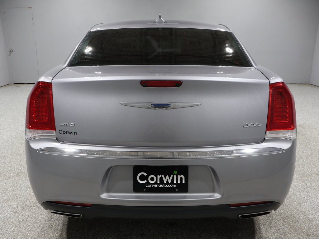 Used 2018 Chrysler 300 Limited image 3