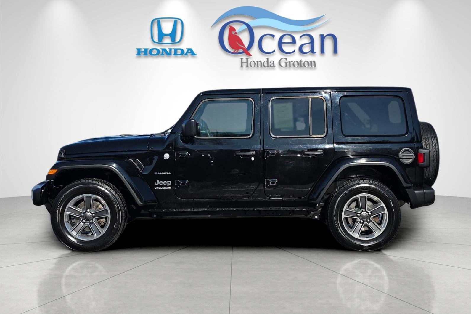 Used 2023 Jeep Wrangler Sahara image 8