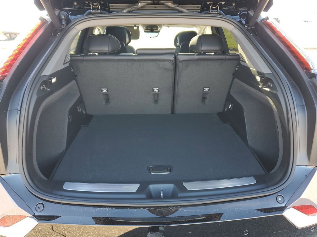 New 2026 Cadillac Optiq Luxury 1 image 28