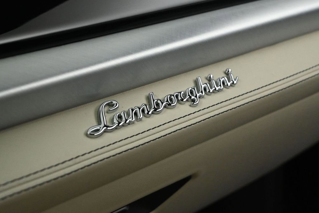Used 2026 Lamborghini Urus SE AWD/4WD image 18