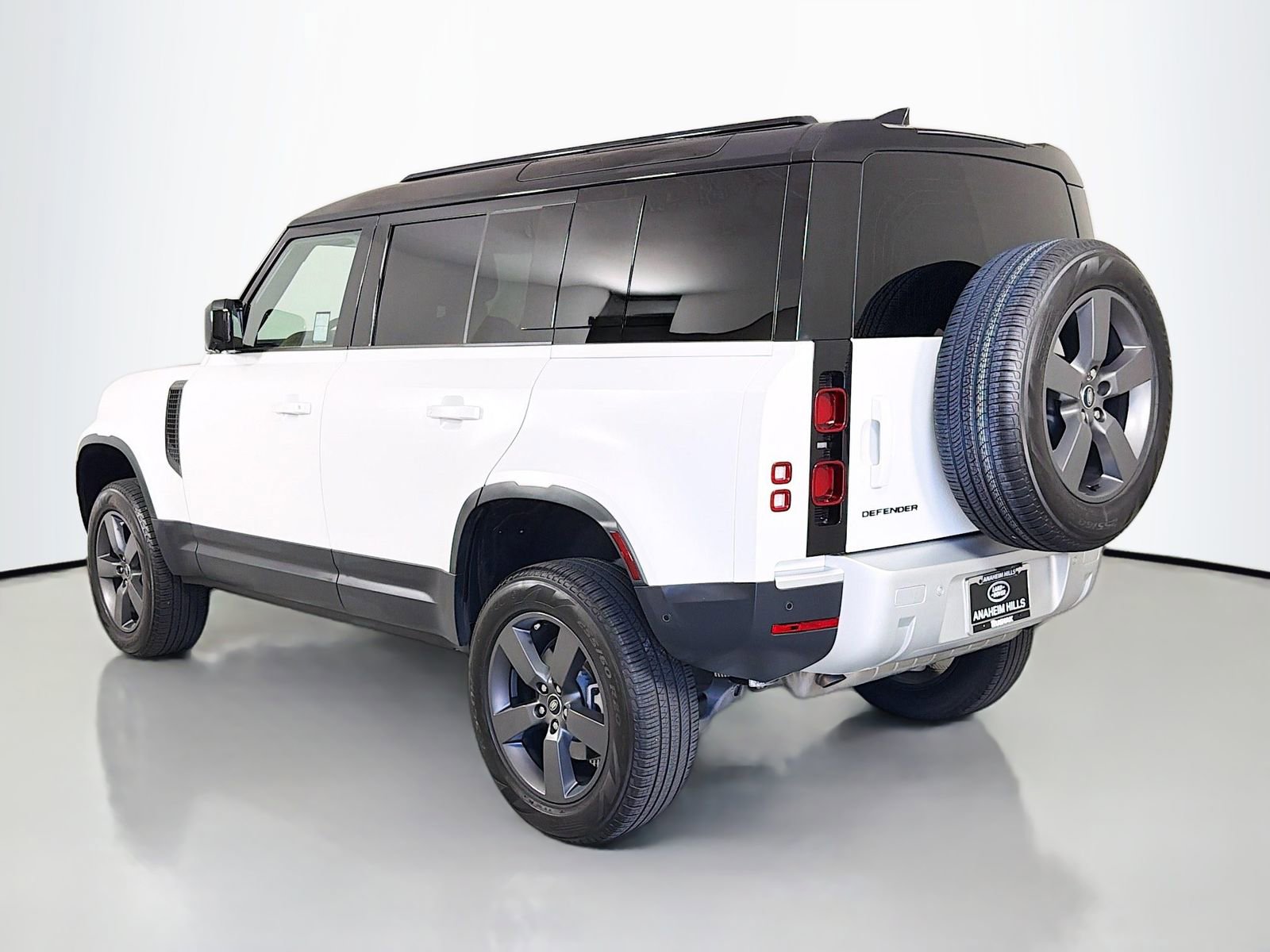 Certified 2025 Land Rover Defender 110 S AWD/4WD image 3