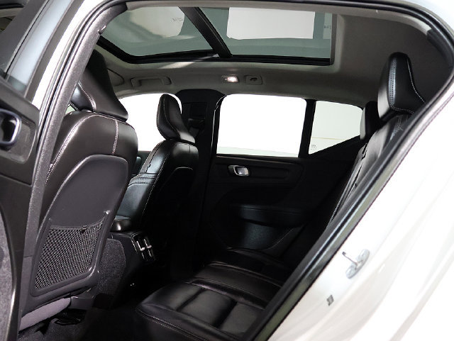 Used 2023 Volvo XC40 B5 Plus w/ Protection Package Premier AWD/4WD image 14