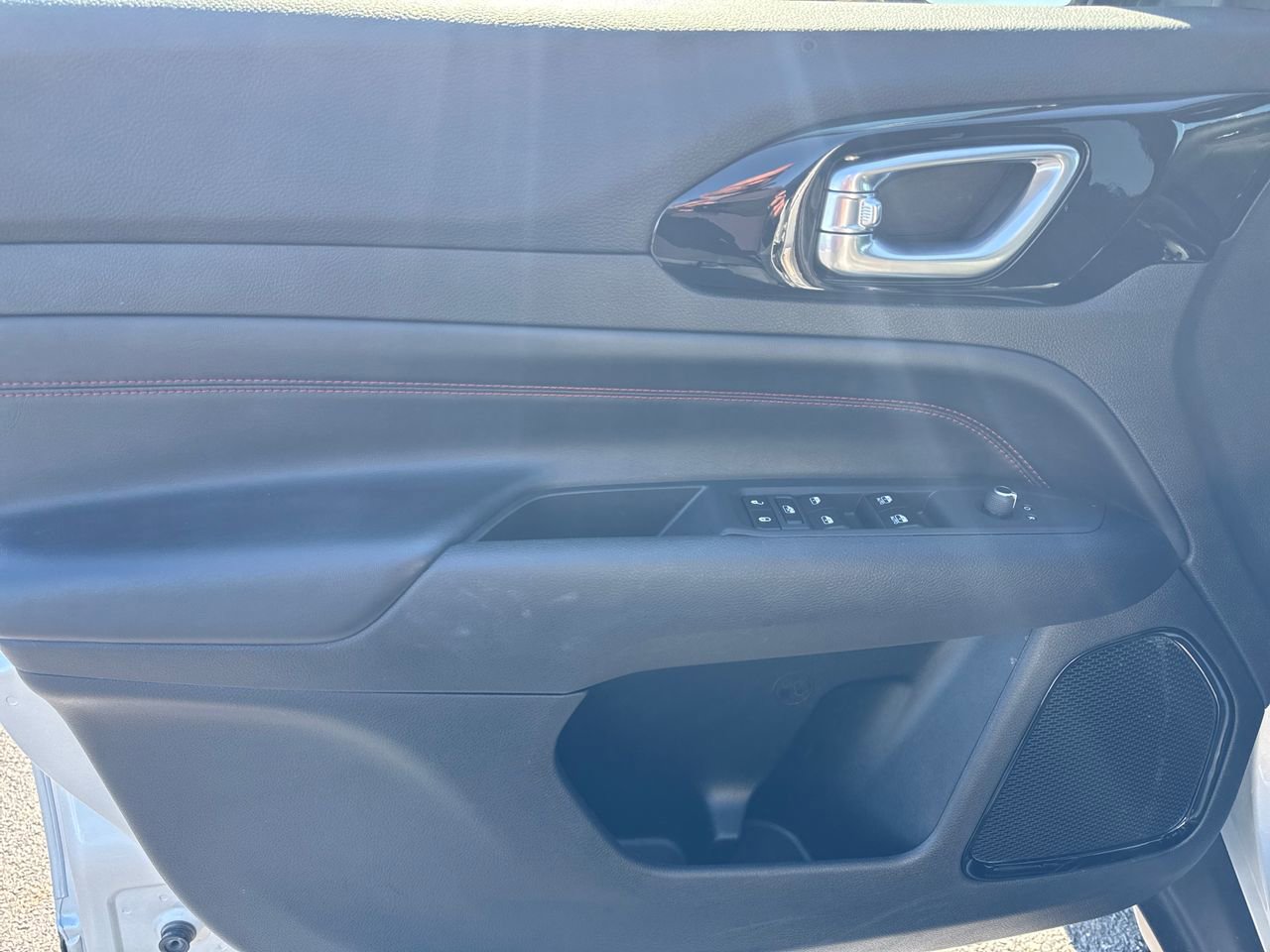 Used 2024 Jeep Compass Trailhawk image 14