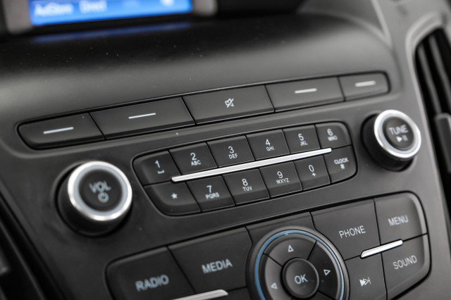 Used 2018 Ford Focus SE w/ SE Appearance Package image 24