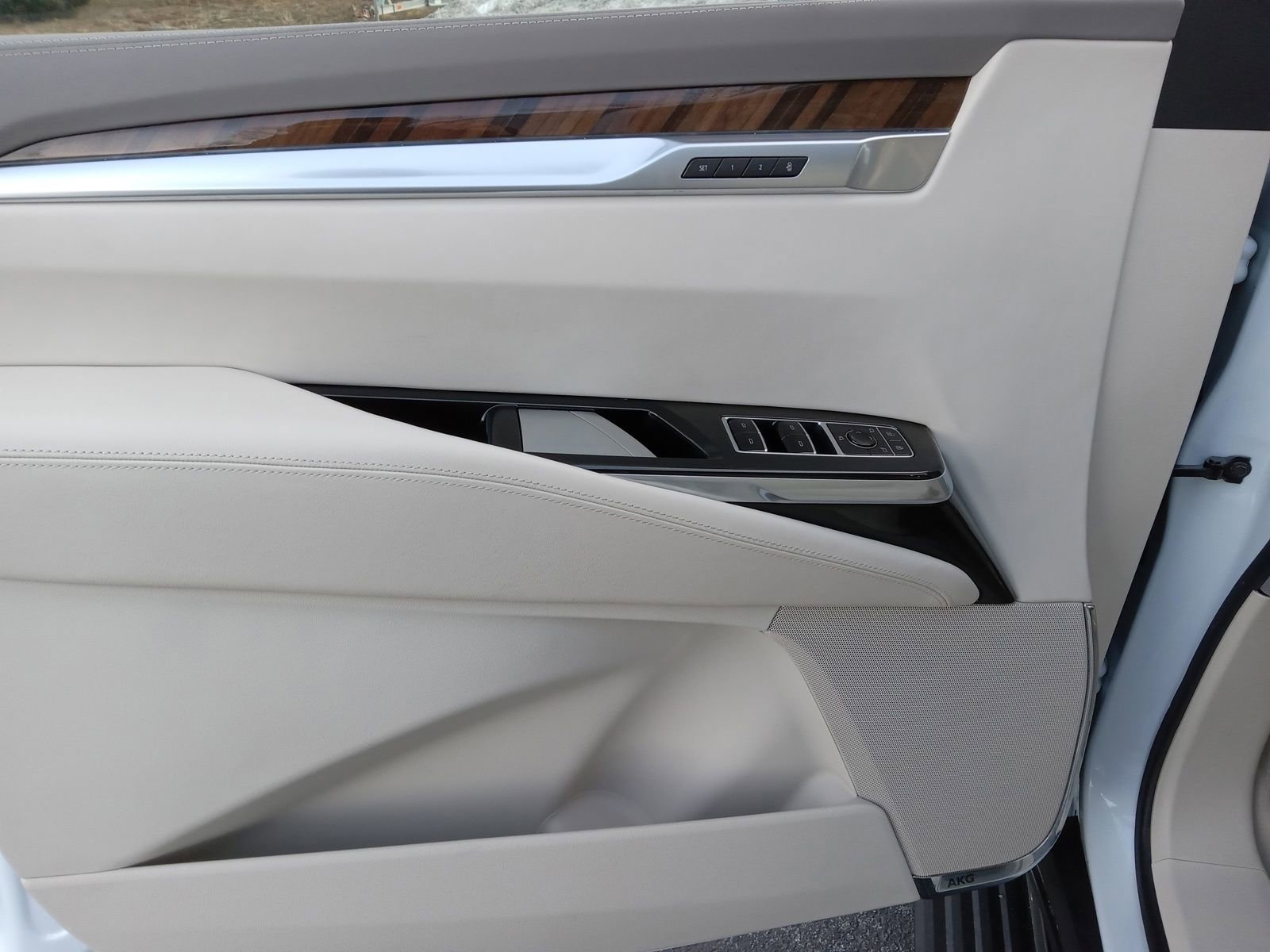 Used 2026 Cadillac Escalade Platinum Sport w/ LPO, ONYX Package image 9