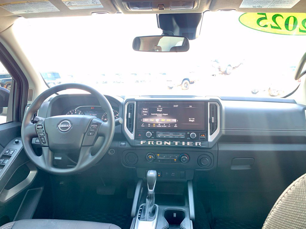 Used 2025 Nissan Frontier SV RWD image 24