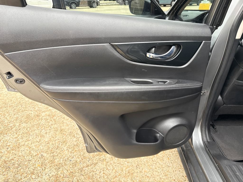 Used 2017 Nissan Rogue SL image 27