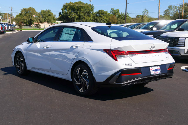 New 2026 Hyundai Elantra Limited FWD image 5