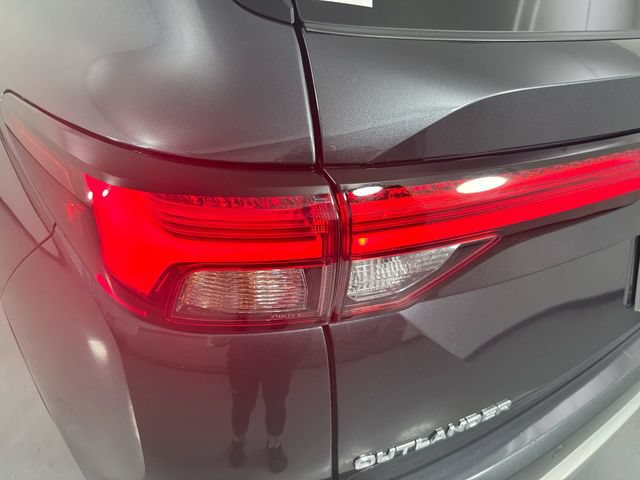 Used 2024 Mitsubishi Outlander SE AWD/4WD image 29