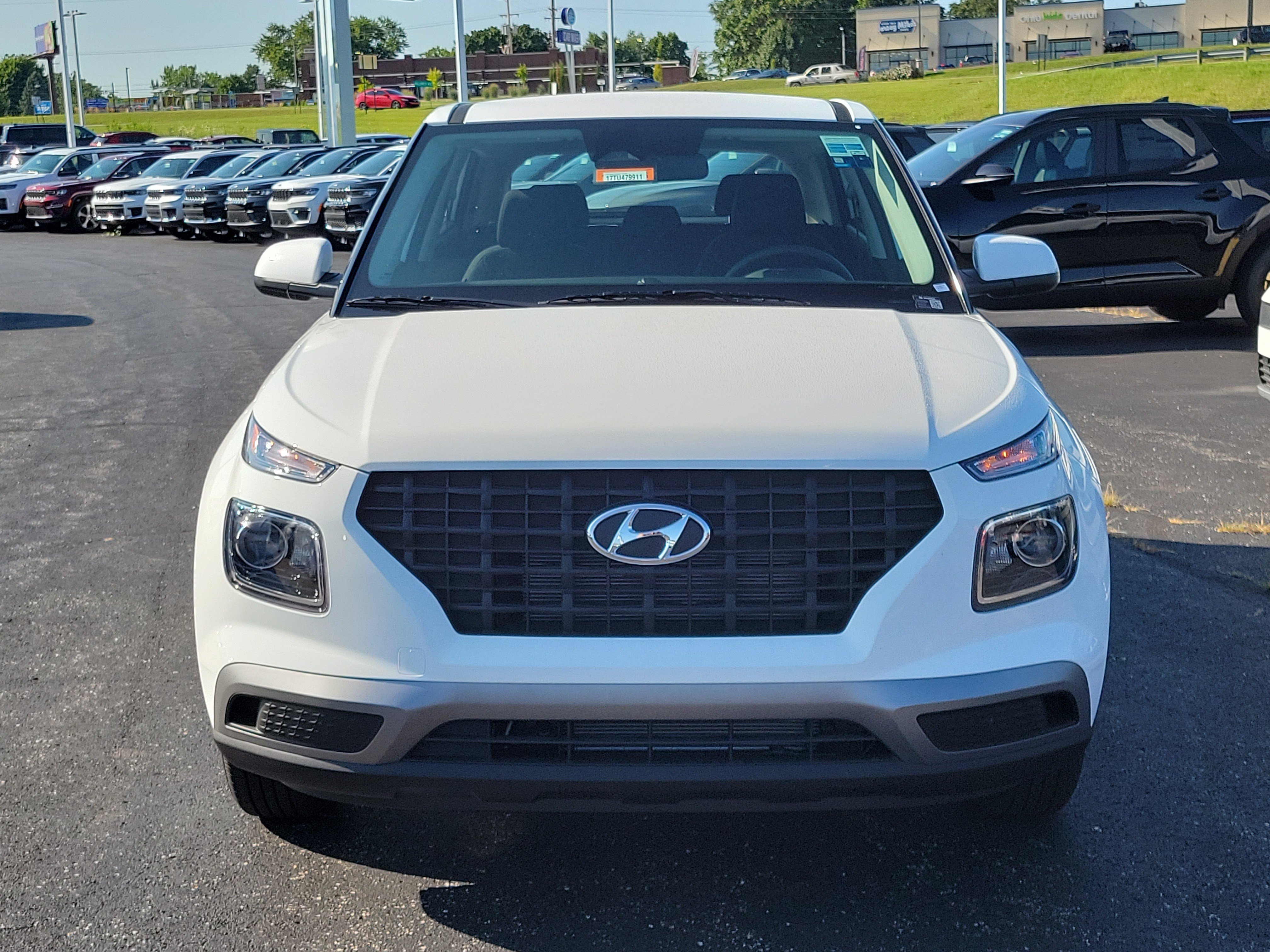 New 2026 Hyundai Venue SE FWD image 2