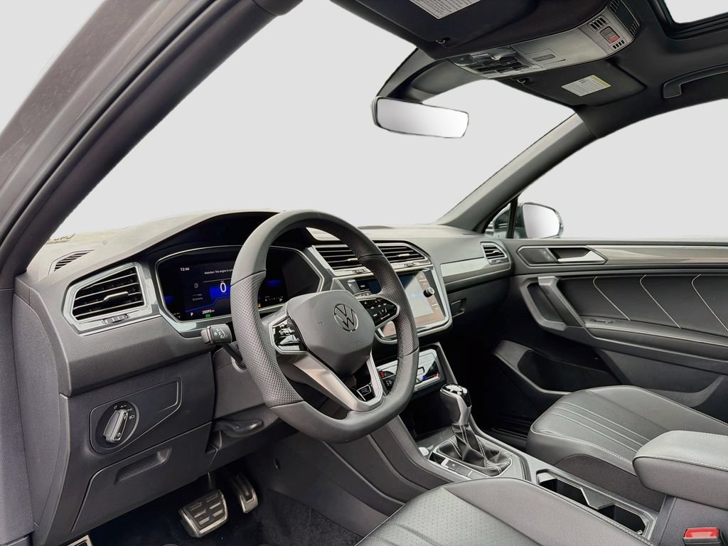 Used 2022 Volkswagen Tiguan SE R-Line FWD image 9