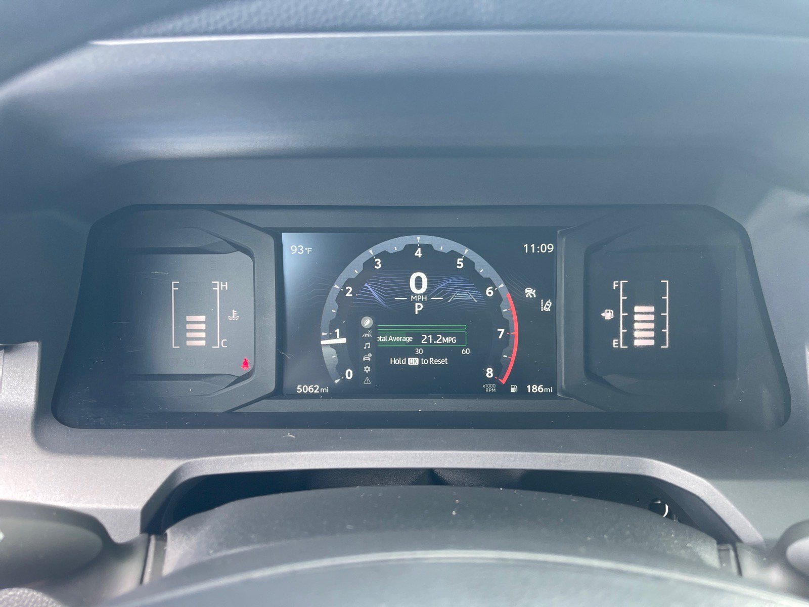 Used 2025 Toyota Tacoma SR5 AWD/4WD image 4