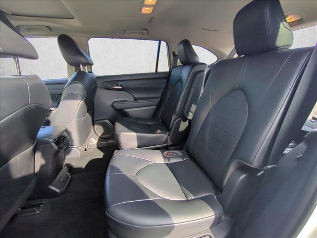 Used 2022 Toyota Highlander XLE image 15