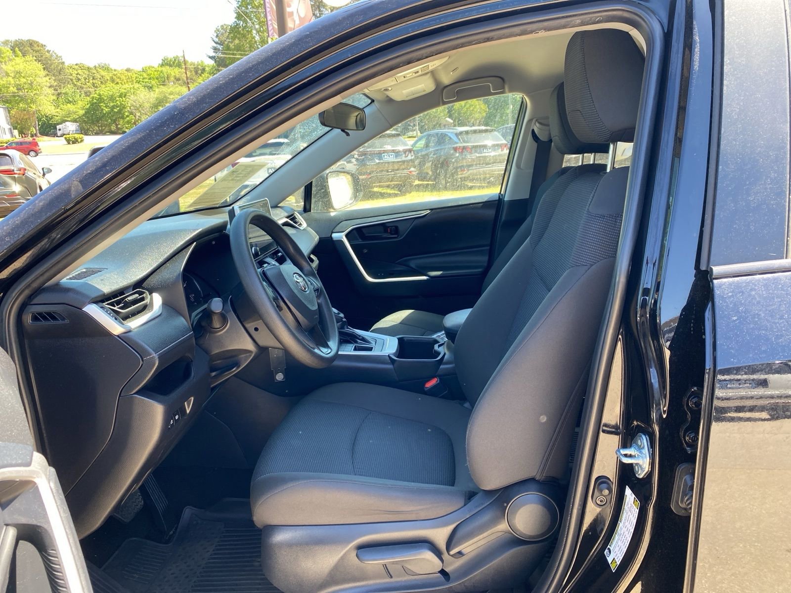 Used 2025 Toyota RAV4 LE AWD/4WD image 9