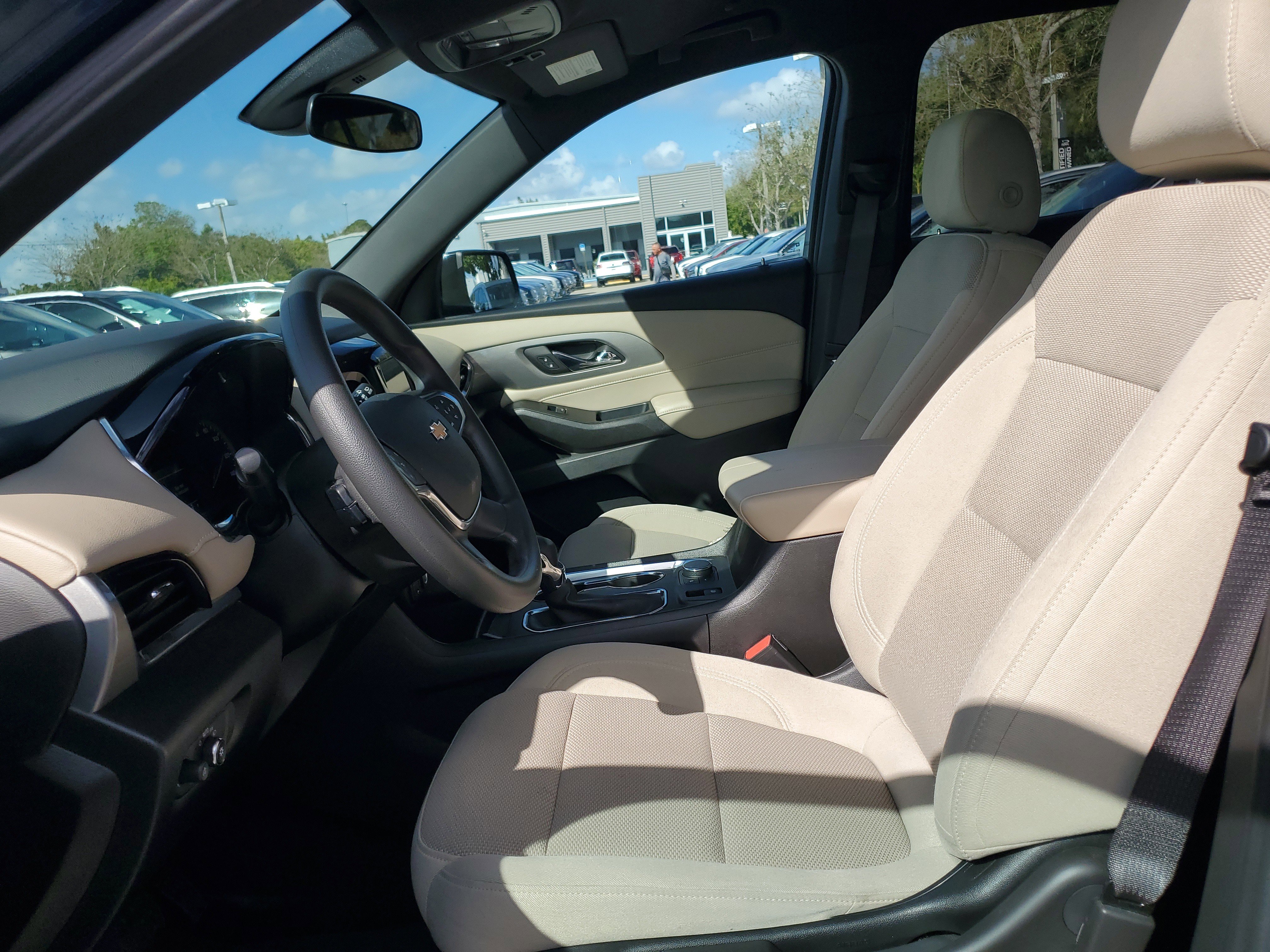 Used 2023 Chevrolet Traverse LS image 9