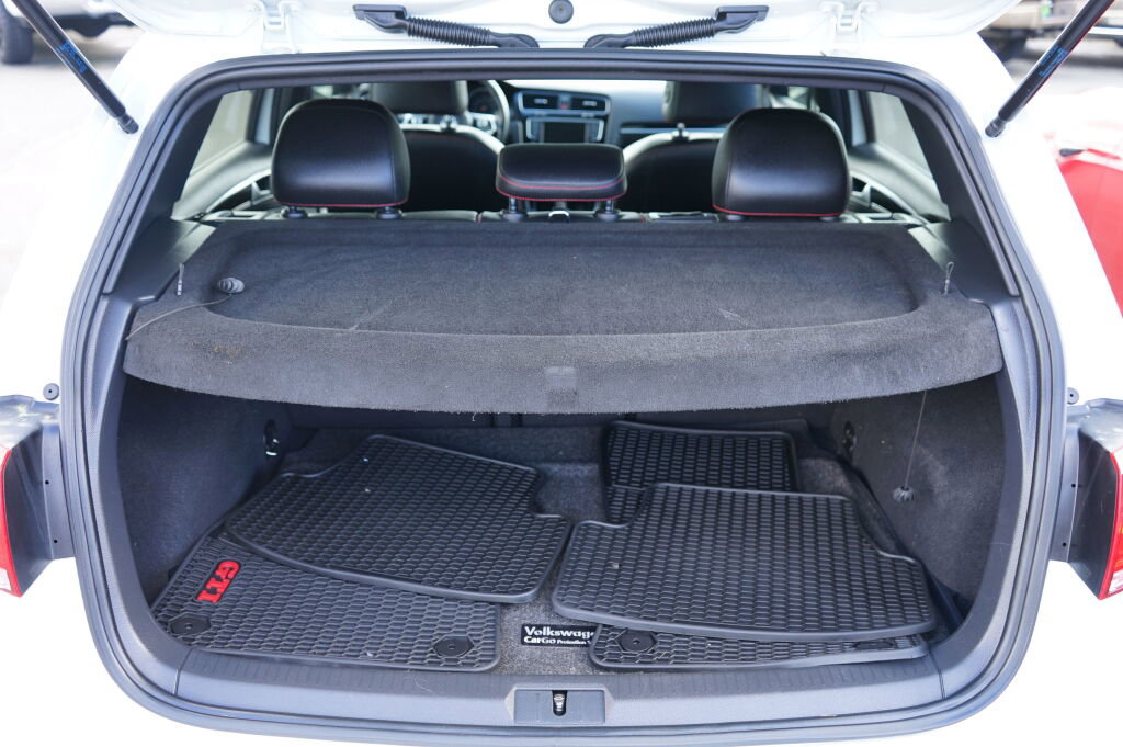 Used 2017 Volkswagen GTI SE FWD image 22