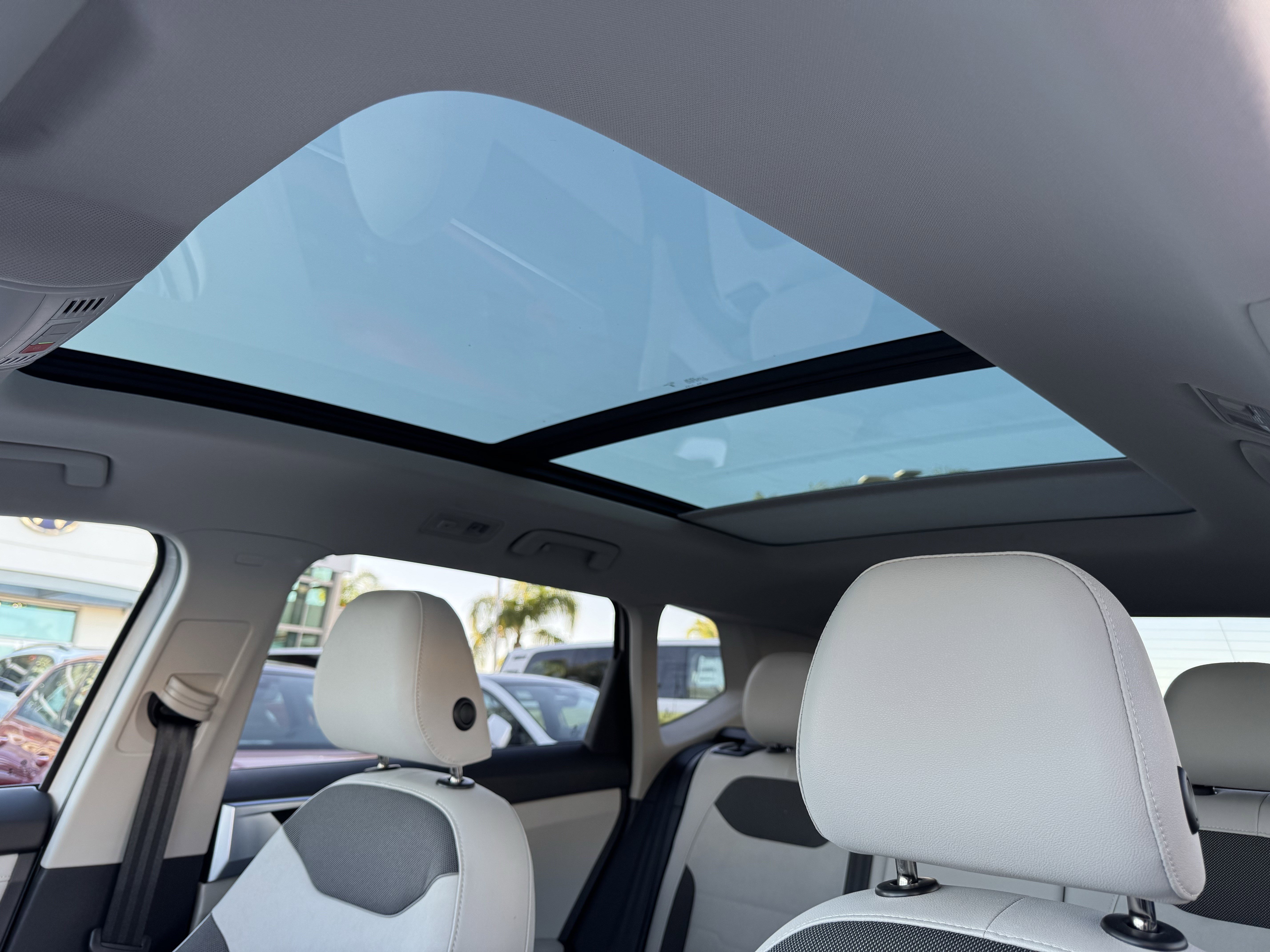 Certified 2025 Volkswagen Taos SE image 31