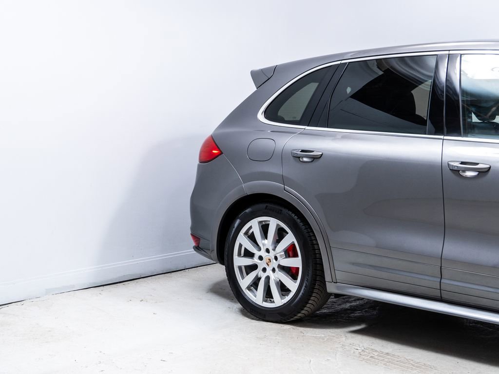 Used 2014 Porsche Cayenne Turbo image 11