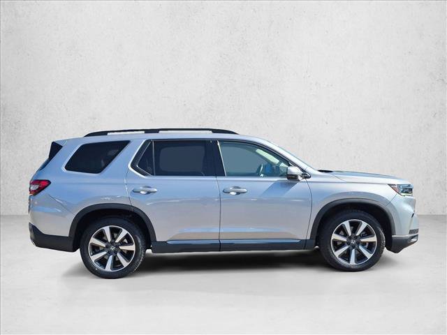 Certified 2025 Honda Pilot Touring image 4