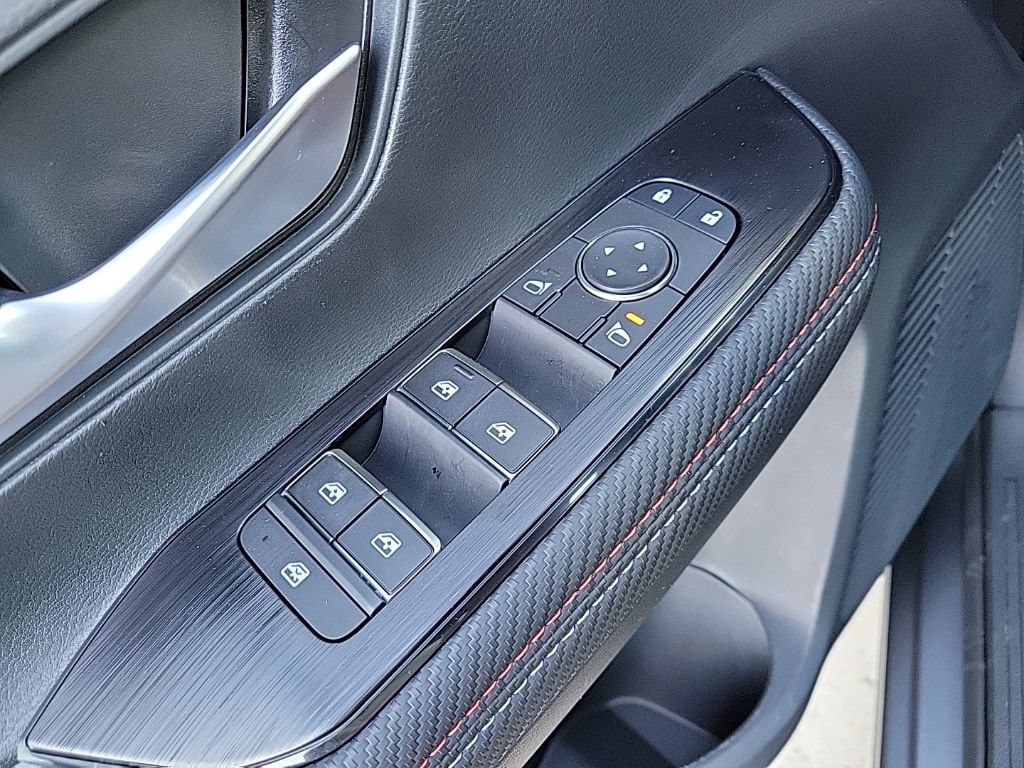 Certified 2025 Nissan Kicks SR FWD image 30
