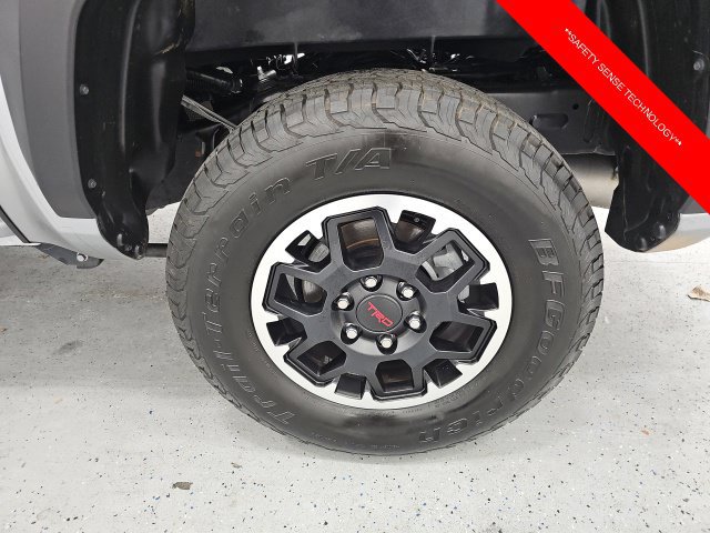 Certified 2025 Toyota Tacoma TRD Off-Road AWD/4WD image 11
