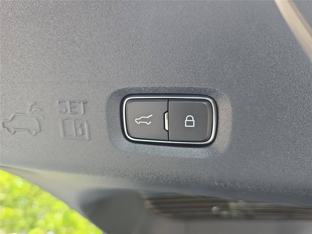 New 2027 Lincoln Navigator Premiere RWD image 11