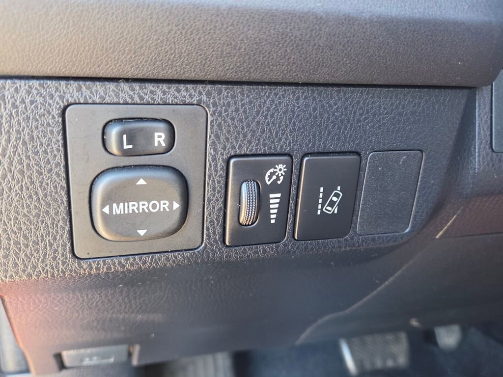 Used 2017 Toyota RAV4 LE image 27