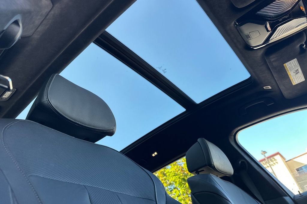 Used 2022 BMW X7 M50i image 18