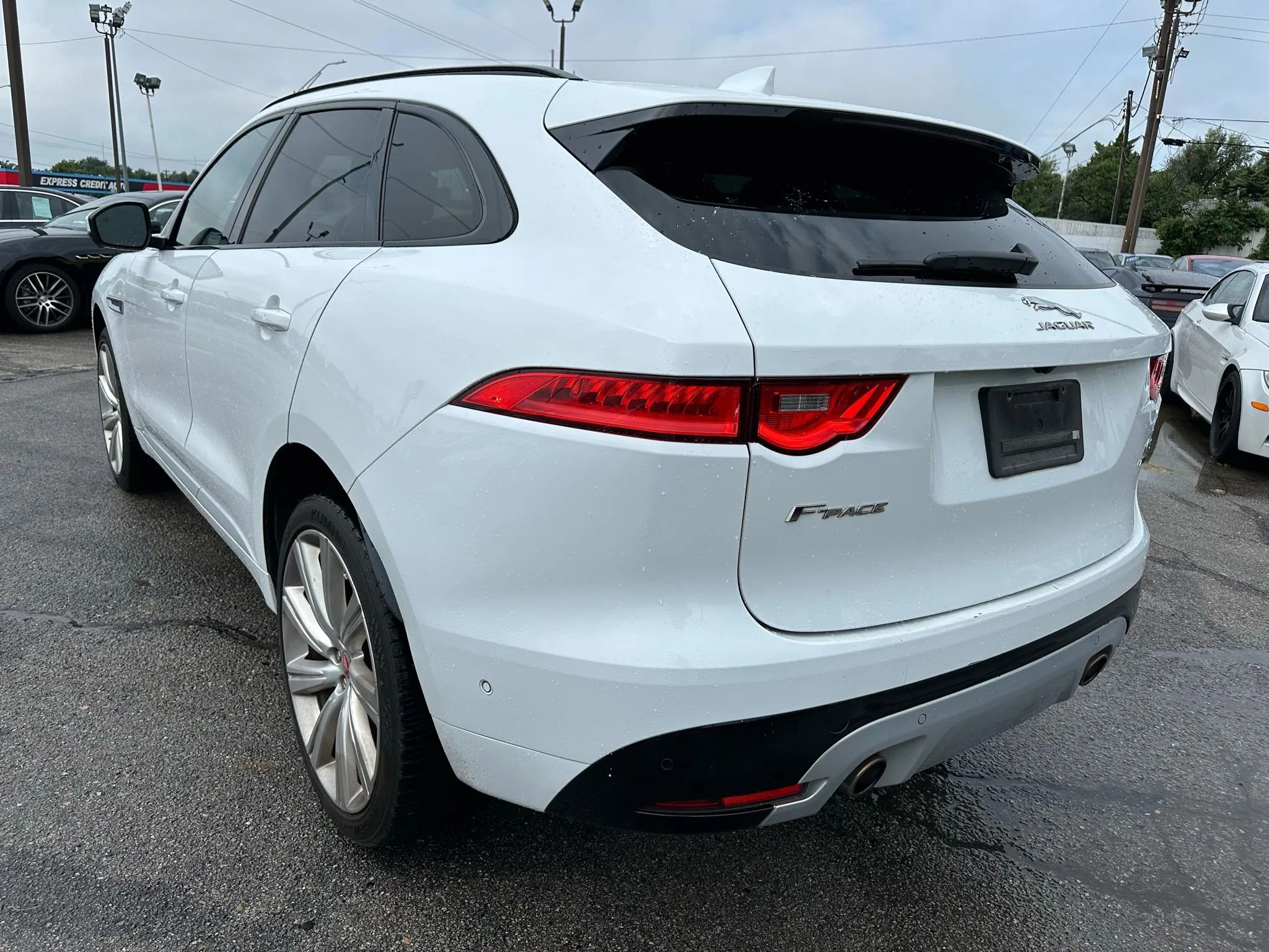 Used 2019 Jaguar F-PACE S image 32