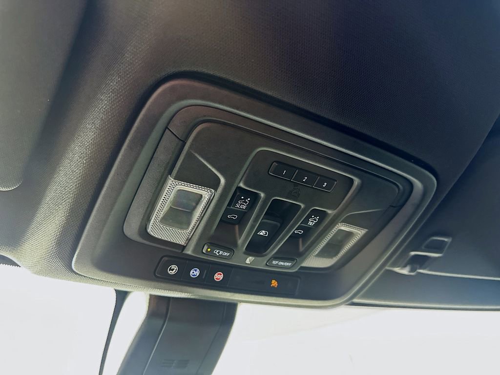 Used 2020 Chevrolet Silverado 3500 High Country w/ Technology Package image 34